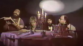 Πρωτοχρονιάτικη εκπομπή (ΕΡΤ, 1988). Τζίμης Πανούσης, Λουκιανός Κηλαηδόνης, Γιάννης Γιοκαρίνης και Διονύσης Σαββόπουλος. Πρωτοχρονιάτικη εκπομπή (ΕΡΤ, 1988). Τζίμης Πανούσης, Λουκιανός Κηλαηδόνης, Γιάννης Γιοκαρίνης και Διονύσης Σαββόπουλος.