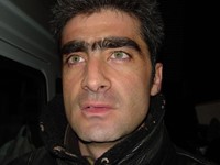 Ο Κώστας Περόγλου στην Αγγλία το 2002 με αφορμή τις παραστάσεις του Freedom or Death Ο Κώστας Περόγλου στην Αγγλία το 2002 με αφορμή τις παραστάσεις του Freedom or Death