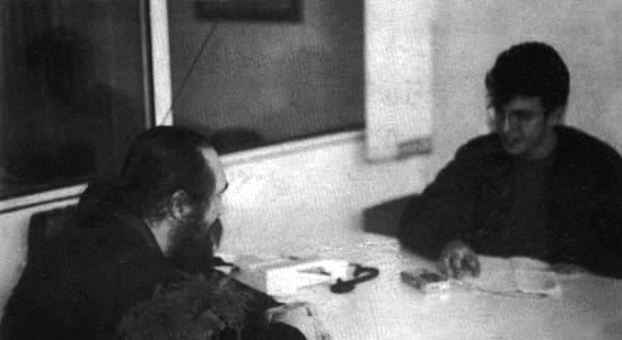 Ο Τζίμης Πανούσης με μαθητή του Ενιαίου Πολυκλαδικού Λυκείου Νέας Φιλαδέλφειας