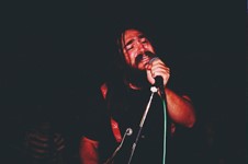 Ο Τζίμης Πανούσης στο Διήμερο οικολογικό φεστιβάλ στο Άκτιο της Πρέβεζας (1984) Ο Τζίμης Πανούσης στο Διήμερο οικολογικό φεστιβάλ στο Άκτιο της Πρέβεζας (1984)