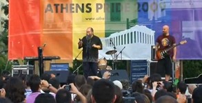 Ο Τζ. Πανούσης στο Athens Pride 2009 Ο Τζ. Πανούσης στο Athens Pride 2009