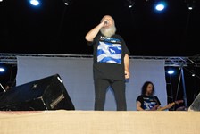 Ο Τζίμης Πανούσης και οι Μουσικές Ταξιαρχίες στο Φεστιβάλ «Πλάι στο Κύμα» στη παραλία Κεραμωτής στη Καβάλα Ο Τζίμης Πανούσης και οι Μουσικές Ταξιαρχίες στο Φεστιβάλ «Πλάι στο Κύμα» στη παραλία Κεραμωτής στη Καβάλα