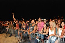 Ο Τζίμης Πανούσης και οι Μουσικές Ταξιαρχίες στο Φεστιβάλ «Πλάι στο Κύμα» στη παραλία Κεραμωτής στη Καβάλα Ο Τζίμης Πανούσης και οι Μουσικές Ταξιαρχίες στο Φεστιβάλ «Πλάι στο Κύμα» στη παραλία Κεραμωτής στη Καβάλα