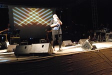 Ο Τζίμης Πανούσης και οι Μουσικές Ταξιαρχίες στο Φεστιβάλ «Πλάι στο Κύμα» στη παραλία Κεραμωτής στη Καβάλα Ο Τζίμης Πανούσης και οι Μουσικές Ταξιαρχίες στο Φεστιβάλ «Πλάι στο Κύμα» στη παραλία Κεραμωτής στη Καβάλα
