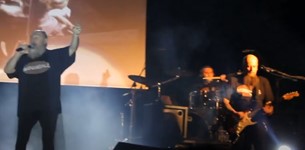 Ο Τζίμης Πανούσης στο 6ο Φεστιβάλ Πόζαρ στο Λουτράκι Αλμωπίας Ο Τζίμης Πανούσης στο 6ο Φεστιβάλ Πόζαρ στο Λουτράκι Αλμωπίας