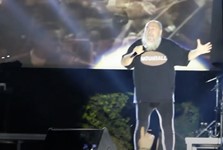 Ο Τζίμης Πανούσης στο 6ο Φεστιβάλ Πόζαρ στο Λουτράκι Αλμωπίας Ο Τζίμης Πανούσης στο 6ο Φεστιβάλ Πόζαρ στο Λουτράκι Αλμωπίας