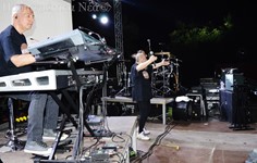 Ο Τζίμης Πανούσης στο 6ο Φεστιβάλ Πόζαρ στο Λουτράκι Αλμωπίας Ο Τζίμης Πανούσης στο 6ο Φεστιβάλ Πόζαρ στο Λουτράκι Αλμωπίας