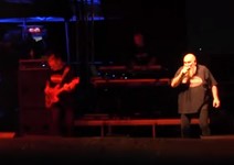 Ο Τζίμης Πανούσης στο 39ο River Party στο Νεστόριο Καστορίας Ο Τζίμης Πανούσης στο 39ο River Party στο Νεστόριο Καστορίας