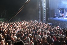 Ο Τζίμης Πανούσης στο 39ο River Party στο Νεστόριο Καστορίας Ο Τζίμης Πανούσης στο 39ο River Party στο Νεστόριο Καστορίας