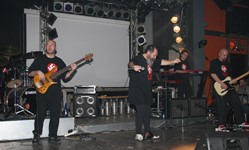 Ο Τζίμης Πανούσης στα Τρίκαλα, 03/02/2007 (φώτο: Ν. Μουτσίκας) Ο Τζίμης Πανούσης στα Τρίκαλα, 03/02/2007 (φώτο: Ν. Μουτσίκας)