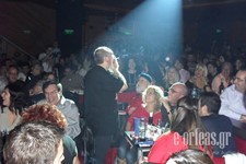 Ο Τζίμης Πανούσης στο Γυάλινο Μουσικό Θέατρο με την παράσταση Mnimonium