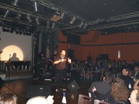 Ο Τζίμης Πανούσης στα Τρίκαλα, 18/02/2006 (φώτο: Νίκος Μουτσίκας)