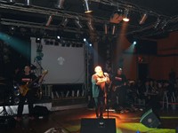 Ο Τζίμης Πανούσης στα Τρίκαλα, 18/02/2006 (φώτο: Νίκος Μουτσίκας)