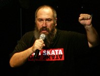Τζίμης Πανούσης, Ola Skata, Θεσσαλονίκη (φώτο: Γ. Αρβανιτάκης, 29/10/2005)