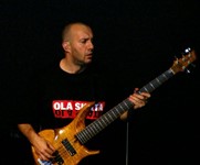 Σάκης Κατσάτσος (Ola Skata, 2005) Σάκης Κατσάτσος (Ola Skata, 2005)