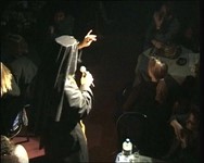 Τραγουδώντας το Πάτερ Ημών (Με Λένε Πόπη, 1998)