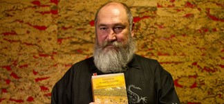 Ο Τζίμης Πανούσης διαβάζει τα απομνημονεύματα του Μακρυγιάννη