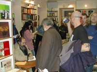 Στο βιβλιοπωλείο Παιδεία στο Βόλο, 22/02/2006 Στο βιβλιοπωλείο Παιδεία στο Βόλο, 22/02/2006