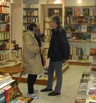 Στο βιβλιοπωλείο Παιδεία στο Βόλο, 22/02/2006 Στο βιβλιοπωλείο Παιδεία στο Βόλο, 22/02/2006