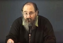 Ο Πανούσης στο βιβλιοπωλείο Ιανός Ο Πανούσης στο βιβλιοπωλείο Ιανός